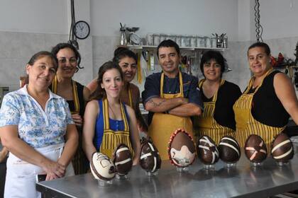 En casa también se pueden hacer huevos de Pascua artesanales.