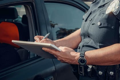 En caso de aprobarse la nueva infracción en Austin, los agentes de tránsito multarían a los conductores de vehículos por ruidos excesivos