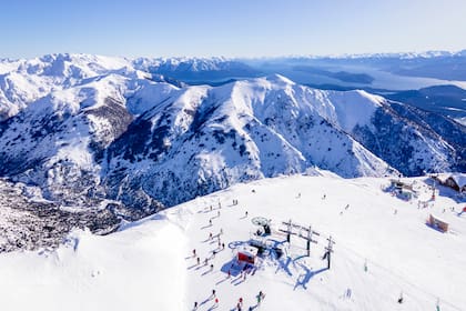 En Cerro Catedral hace cuatro años vienen realizando una fuerte inversión en el sistema de fabricación de nieve compuesto por 40 cañones