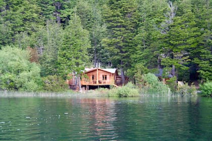 En Chile, estas cabañas de estilo patagónico son ideales para relajarse y disfrutar de las vistas del entorno.