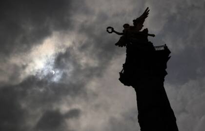 En Ciudad de México, el eclipse pudo verse de manera parcial