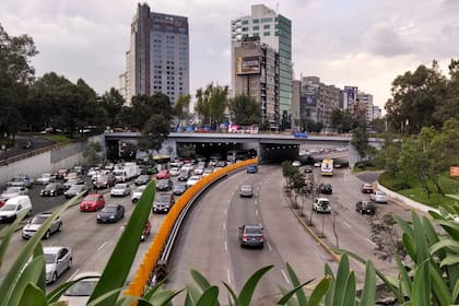 En Ciudad de México refuerzan las restricciones vehiculares para evitar la propagación del covid-19.