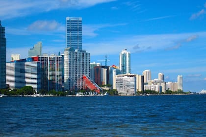 En ciudades del sur como Miami, se espera una mínima de 69°F (21°C) y una máxima de 78°F (26°C)