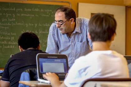 En clase. El profesor Palma buscó instrumentar un plan de trabajo para aprovechar todo el potencial de su hora de clase y estableció pautas concretas sobre el trabajo en clase con las netbooks