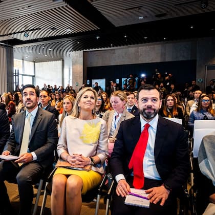 En Colombia, Máxima se lució con un conjunto amarillo que causó furor (Foto: Instagram @unsgsa / @patrickvkatwijk)