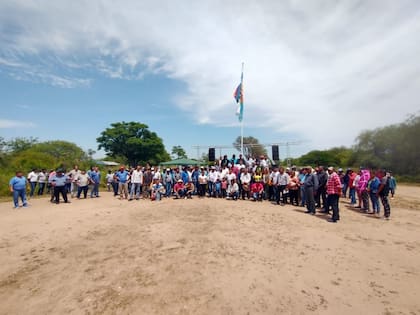 En Colonia Bartolomé de las Casas, en el departamento de Patiño, a cuatro kilometros de Comandante Fontana, asistió a una asamblea con 60 caciques de las comunidades Wichí, Toba, Pilagá, Qom y Nivaclé