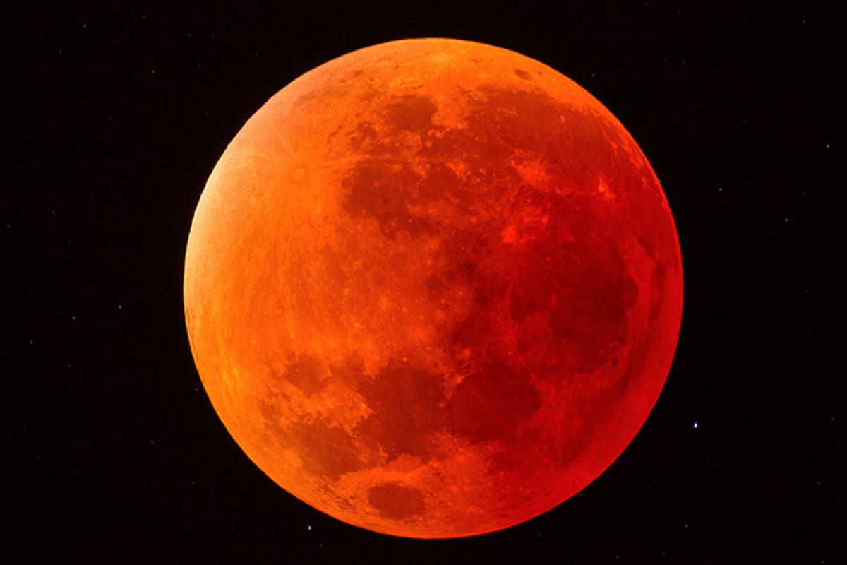 En comparación con la Tierra, “la gravedad en la Luna es ligeramente más débil y los relojes funcionan de manera diferente”, dijo la astrónoma Catherine Heymans