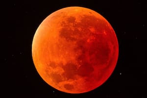En comparación con la Tierra, “la gravedad en la Luna es ligeramente más débil y los relojes funcionan de manera diferente”, dijo la astrónoma Catherine Heymans