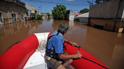 En Concordia comenzó a bajar el río Uruguay