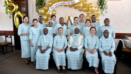 En Constitución 2112, L’Eau Vive ofrece cocina de inspiración francesa y está ligado a la comunidad de las Trabajadoras Misioneras de la Inmaculada