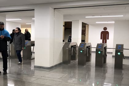 En constitución, molinetes de SUBE para acceder al sanitario