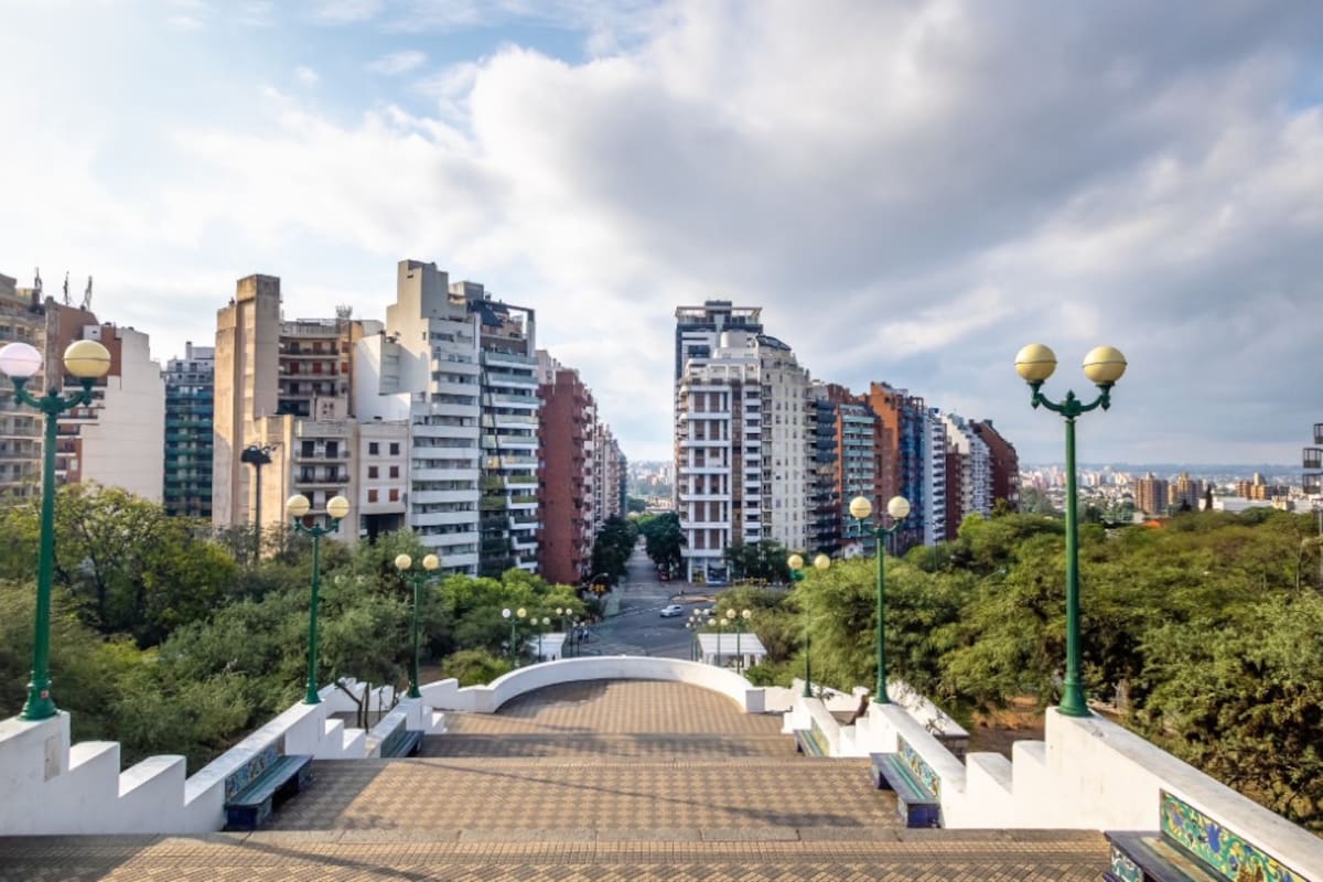 En Córdoba capital, el precio de alquiler de alquiler de una cochera varía entre $42.000 y $140.000 mensuales, según el barrio