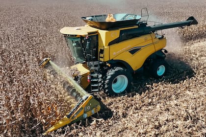 En cosechadoras, en marzo se patentaron 80 unidades, lo que significó una suba del 48,1% E respecto de febrero, cuando se habían registrado 54 equipos, y un crecimiento del 25% en la comparación interanual frente a las 64 unidades de marzo de 2025