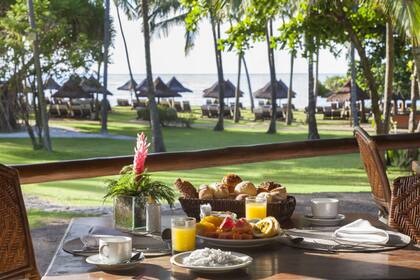 En cualquier momento del día, los exteriores brindan tranquilidad gracias a la naturaleza que forma parte del Hotel Tivoli Ecoresort Praia do Forte