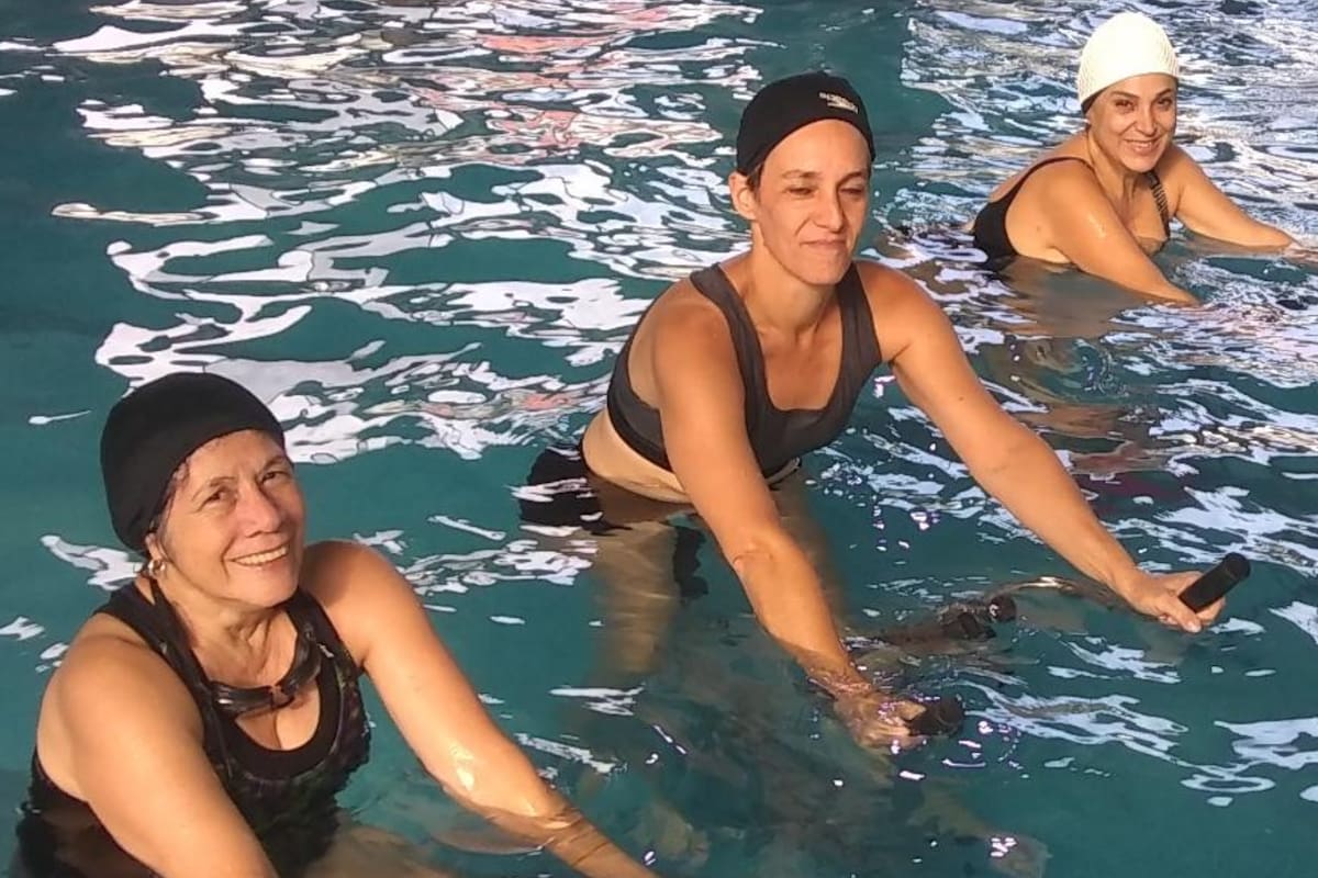 En cualquiera de sus variantes, la bicicleta activa el sistema cardiovascular y, por ende, la resistencia aeróbica; fortalece los músculos de piernas y glúteos; trabaja la zona media o core, mejorando así la postura