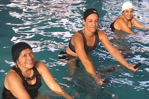 En cualquiera de sus variantes, la bicicleta activa el sistema cardiovascular y, por ende, la resistencia aeróbica; fortalece los músculos de piernas y glúteos; trabaja la zona media o core, mejorando así la postura