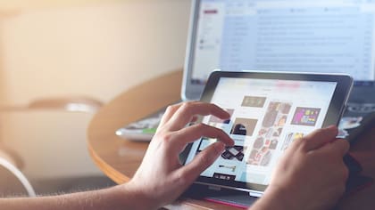 Sin importar el proveedor comercial o si es desde una PC, tableta o smartphone, el acceso a Internet proviene desde el cable submarino que llega a Las Toninas, que cuenta con seis conexiones de diferentes proveedores