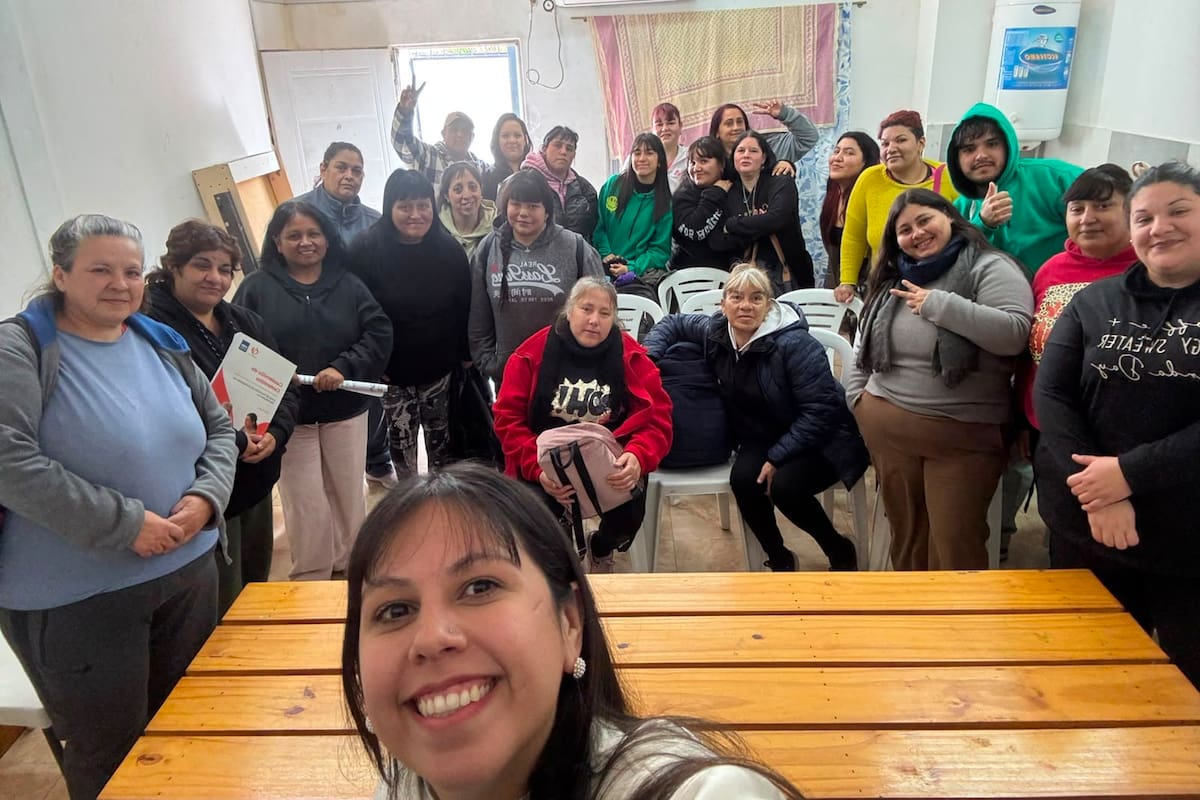 En Cuidarnos, la familia contrata a la cooperativa, que elige el perfil del profesional según cada caso y hace un seguimiento diario
