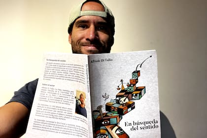 En Daydream Island, Alfredo escribió su primer libro.