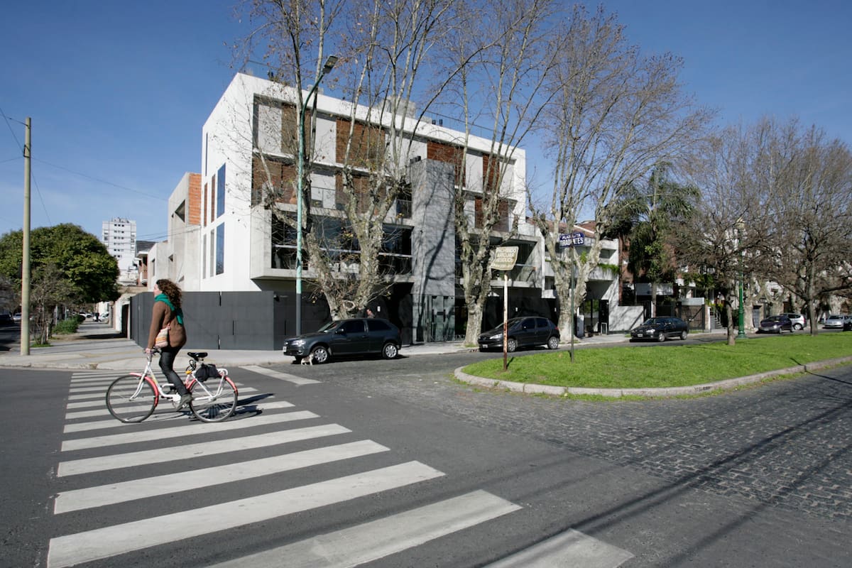 En Devoto, Caballito y Quilmes, la mayoría de los compradores son oriundos del lugar y, por la alta demanda, los inmuebles defienden precios de venta similares a los de las zonas más caras de la ciudad