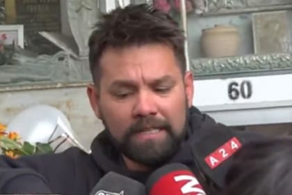 En diálogo con la prensa, el padre de Ángel y su pareja denunciaron que la madre dejó al niño en el hospital y se retiró de las instalaciones (Foto: Captura TV)