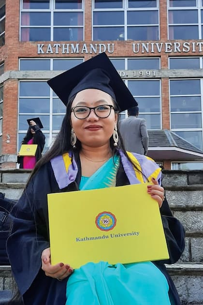 En diciembre de 2001 se graduó en la Universidad de Katmandú.