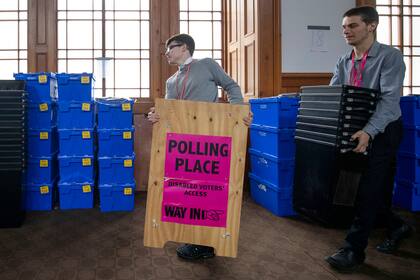 En Edimburgo, preparativos para los comicios europeos, que empiezan hoy