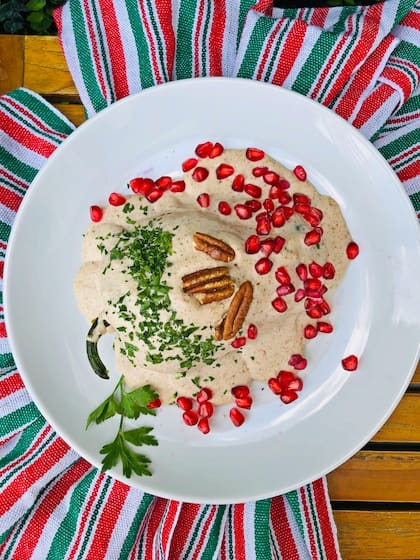 En EE.UU. existen restaurantes donde venden la receta original de los chiles en nogada (Pexels/Morena Vw)