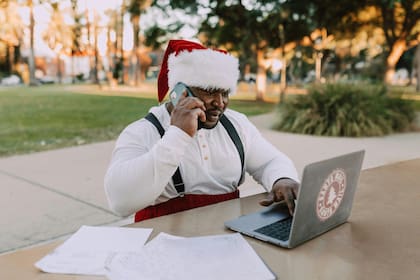 En EE.UU. los empleadores no están obligados a pagar extra a trabajadores que laboren en días festivos (Pexels/RDNE Stock project)