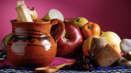 En EE.UU. se pueden sustituir los ingredientes frescos del ponche por frutas enlatadas o en almíbar (webcamsdemexico.com)