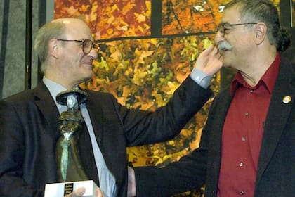 En el 2003 junto al caricaturista español Sergio Aragones, en México