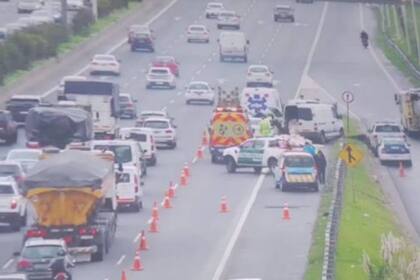 En el Acceso Oeste: se bajó a ver un desperfecto en su rodado y murió atropellado por un automovilista alcoholizado