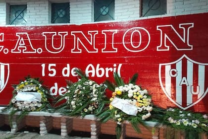 En el acceso principal a la sede de Unión aparecieron este miércoles cuatro coronas florales y un mensaje: "Gracias Spahn", en referencia al presidente del club.