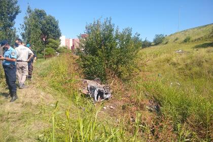 En el accidente murieron tres jóvenes y otros tres están en grave estado.