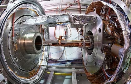 En el acelerador de partículas pueden crear antimateria en cantidades menores a un gramo. Su costo es de 62 millones de dólares