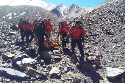 En el Aconcagua, se realizan 150 operativos de rescate por año