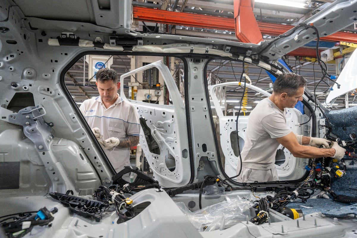 En el acumulado de los ocho primeros meses, la producción automotriz cayó 17,1%