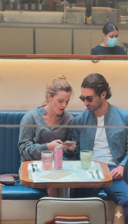 En el aeropuerto, Emma Watson y Gonzalo Hevia Baillères fueron captados por los paparazzi