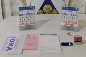 En el allanamiento se incautó un recetario para psicofármacos y otro de IOMA, la obra social de los empleados bonaerenses.