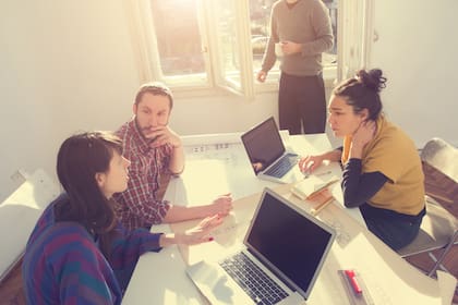 En el ámbito laboral, hoy se aconseja que los grupos estén compuestos por miembros que piensen distinto y vengan de ramas diversas