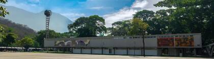 En el año 2000, la Unesco declaró a la Ciudad Universitaria de Caracas Patrimonio de la Humanidad, por considerarla un "ejemplo destacado del movimiento moderno en la arquitectura"