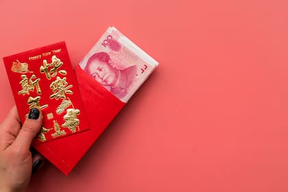 En el Año Nuevo Chino se suele entregar sobres rojos con dinero