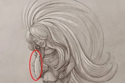 En el antebrazo se encuentran dos imágenes ocultas más. De hecho, parte de la silueta femenina que confluye en la cara de la principal, es también parte del contorno del perfil de la tercera.