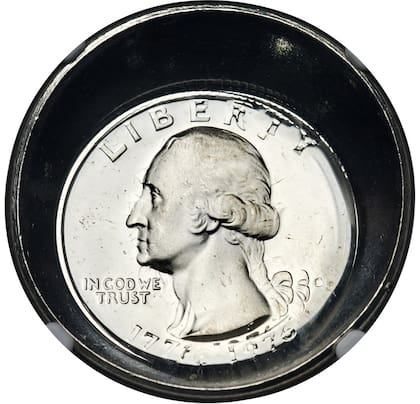 En el anverso de la moneda se encuentra el retrato de George Washington