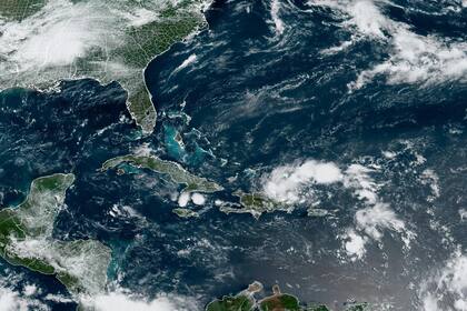 En el Atlántico se producen disturbios tropicales que ocasionarán lluvias en Florida durante los próximos días