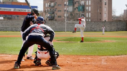 En el Bajo Flores, más de 35 jóvenes forman parte de Las Águilas Béisbol