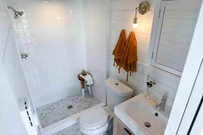 En el baño se puede elegir colocar ducha o bañera