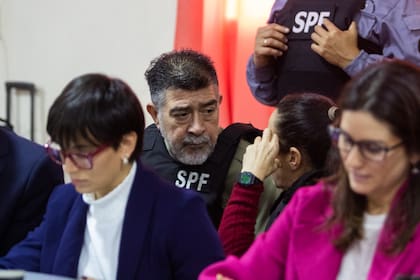 En el baquillo de acusados se encuentra el capitán de navío retirado Carlos Pérez