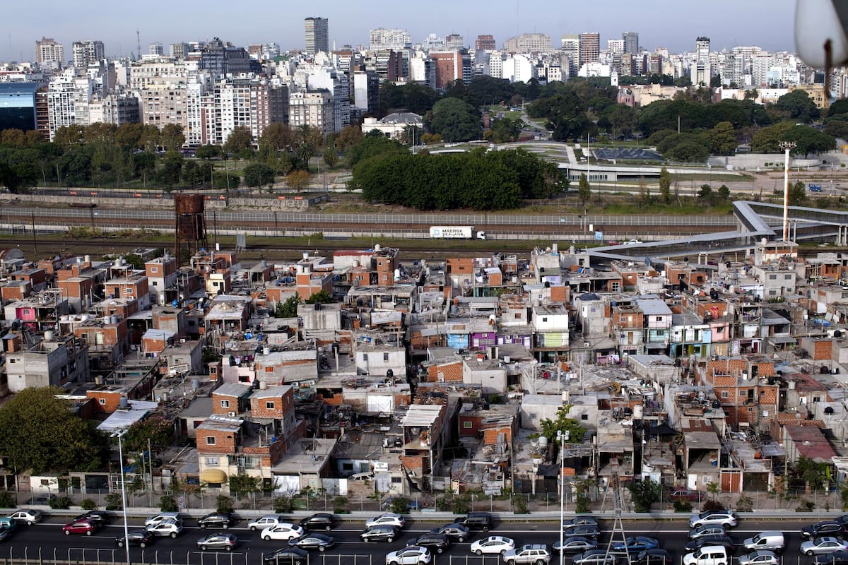 En el Barrio 31, ocho de cada diez consultados dijeron no tener acceso a una cuenta bancaria
