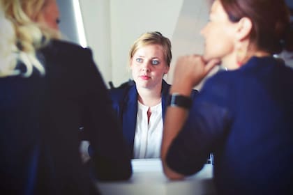En el campo de las leyes, las mujeres también han ganado cada vez más y mejores posiciones